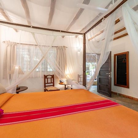 Diani Marine Divers Village Diani Beach Exterior photo
