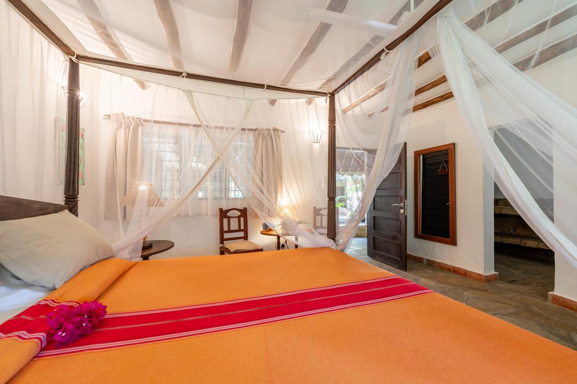 Diani Marine Divers Village Diani Beach Exterior photo