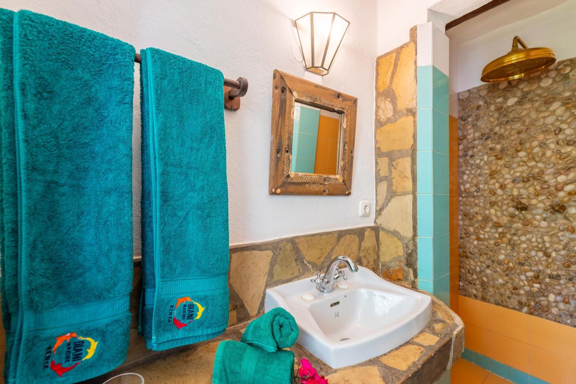Diani Marine Divers Village Diani Beach Exterior photo