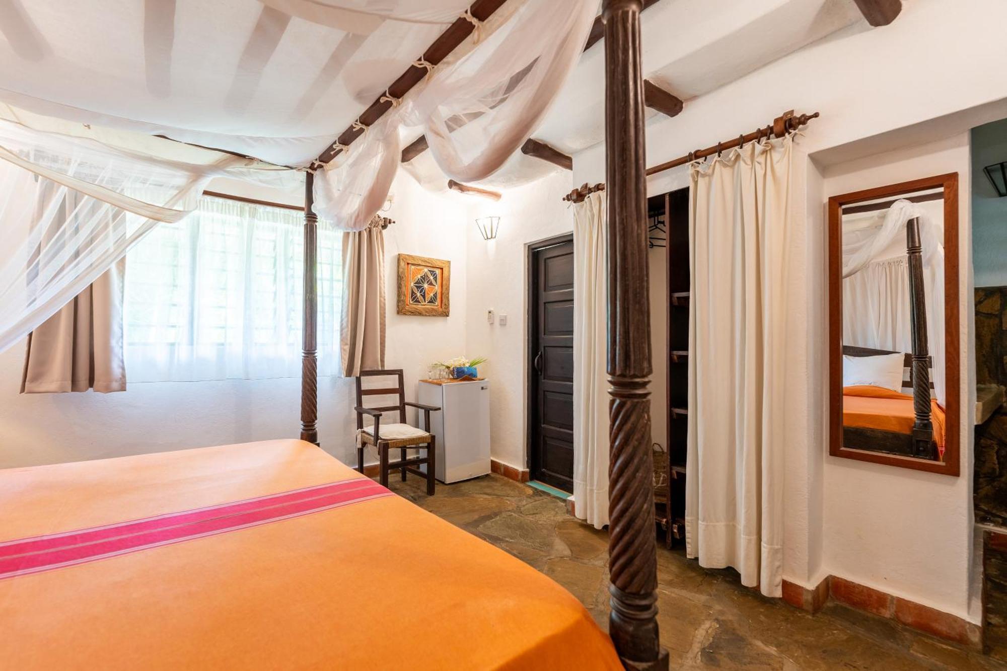 Diani Marine Divers Village Diani Beach Exterior photo