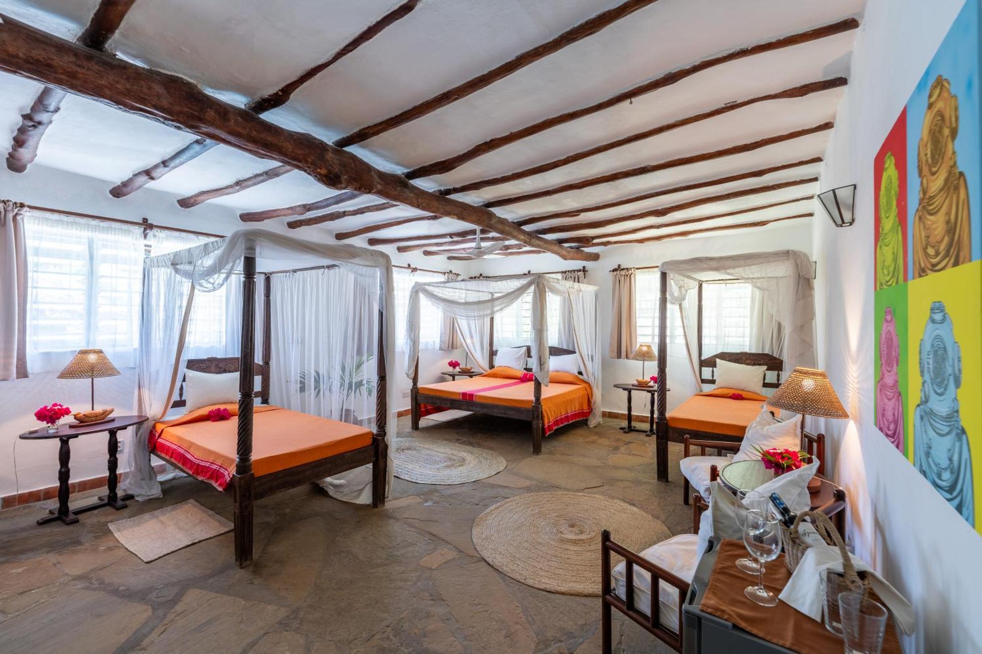 Diani Marine Divers Village Diani Beach Exterior photo