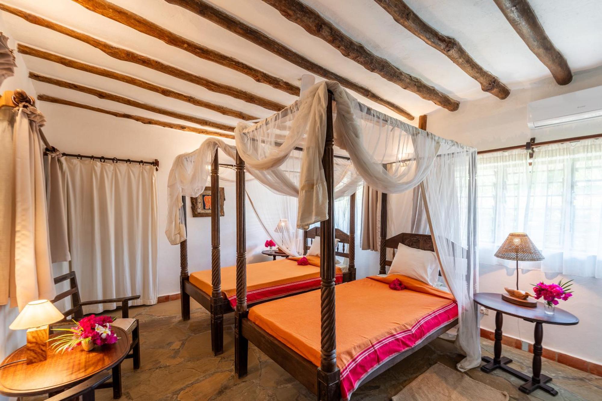 Diani Marine Divers Village Diani Beach Exterior photo
