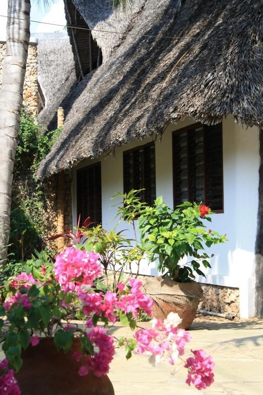 Diani Marine Divers Village Diani Beach Exterior photo