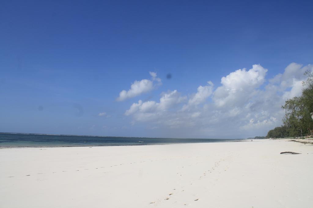 Diani Marine Divers Village Diani Beach Exterior photo